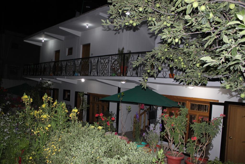 Travellers House Leh Bagian luar foto