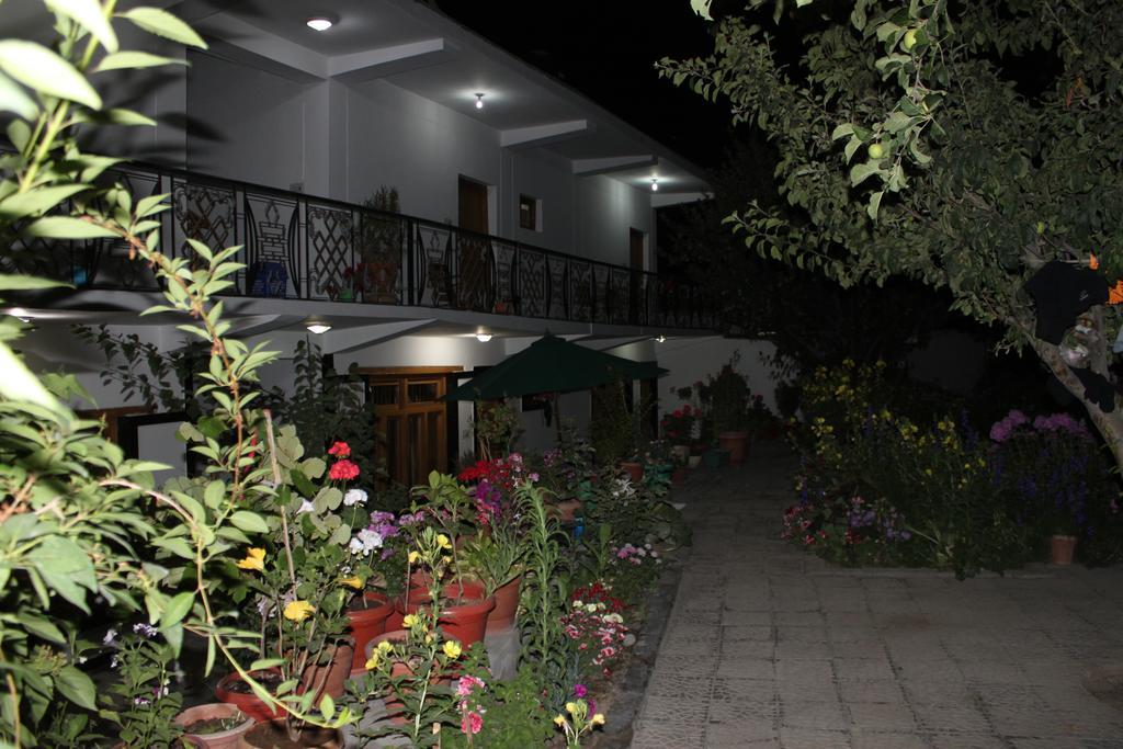 Travellers House Leh Bagian luar foto